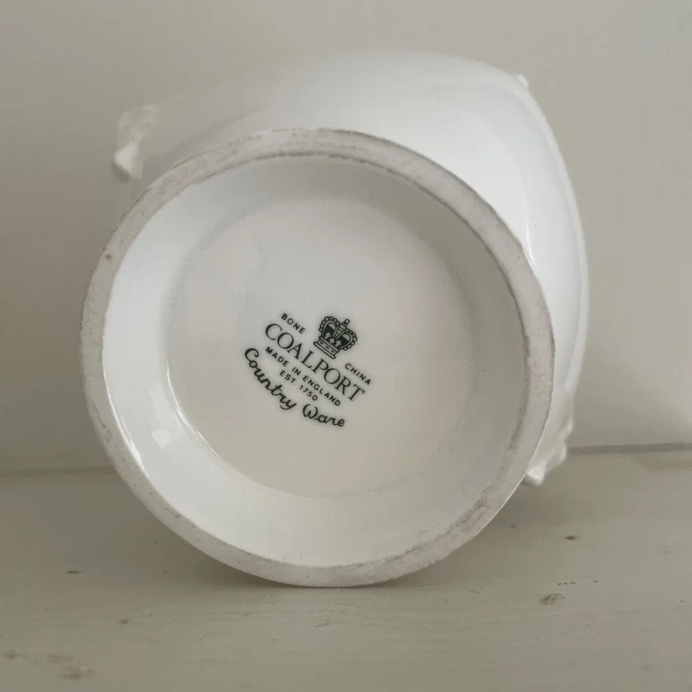 Coalport Country Ware White Bone China Embossed Leaf Sugar‎ Bowl Made in England